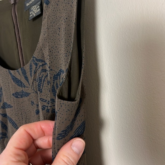 Banana Republic Silk Olive Green Floral Phoebe Buffay Friends Midi Dress Size 0 - Picture 7 of 12